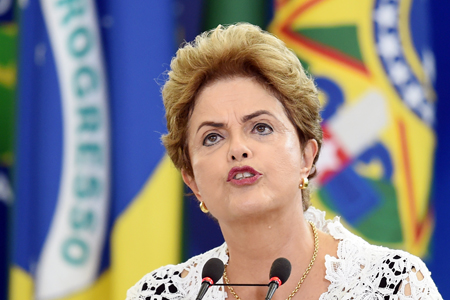 En caso de destitución, Rousseff sería sustituida por su vicepresidente, Michel Temer (PMDB, centro), hasta las próximas elecciones presidenciales de 2018.
AFP / EVARISTO SA