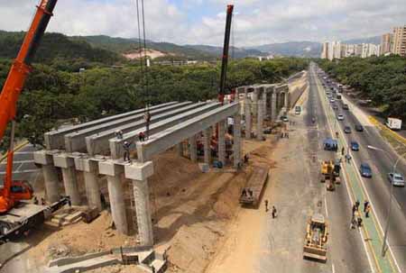 Las soluciones viales inauguradas este año por el Gobierno Nacional en Caracas, permiten una mayor movilización de vehículos en poco tiempo.