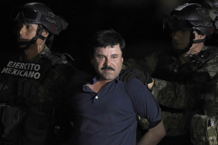 Joaquín “El Chapo” Guzmán fue devuelto al penal del Altiplano, ubicado a 90 km de la capital mexicana, del que huyó el 11 de julio pasado en una espectacular fuga.
AFP / ALFREDO ESTRELLA