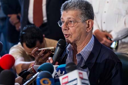 Ramos Allup ratificó que el presidente Nicolás Maduro acudirá al Palacio Federal Legislativo hoy para presentar su informe anual, tal como lo establece la Constitución.