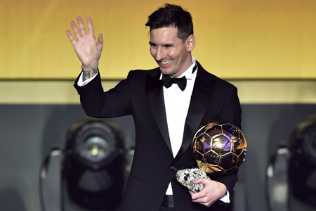 FC Barcelona and Argentina's forward Lionel Messi waves holding his trophy after receiving the 2015 FIFA Ballon dOr award for player of the year during the 2015 FIFA Ballon d'Or award ceremony at the Kongresshaus in Zurich on January 11, 2016. AFP PHOTO / FABRICE COFFRINI / AFP / FABRICE COFFRINI