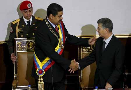 Dos hombres en la historia de un país frente a un pueblo lleno de fe por un cambio económico y de paz ciudadana, ya está bueno de tantas puertas cerradas, este es el Año de la Misericordia y Venezuela no quedará atrás