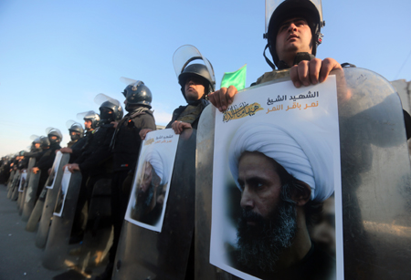 El domingo Arabia Saudita rompió relaciones con Irán después de que manifestantes iraníes incendiaran dos de sus sedes diplomáticas en protesta contra la ejecución del clérigo.
AFP / AHMAD AL-RUBAYE