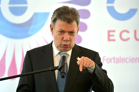 En una breve intervención, Juan Manuel Santos aseguró que "todos los países de la Celac estuvieron totalmente de acuerdo y dispuestos" a apoyar esa misión.AFP / RODRIGO BUENDIA