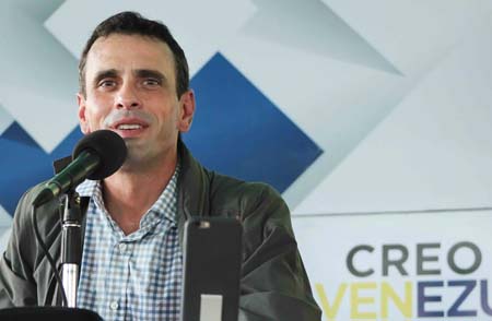 “Tenemos que conseguir 3 millones 899 mil 273 firmas para solicitar el referéndum revocatorio”, explicó Capriles en un encuentro con los medios.
CORTESIA / MARCOS COLLINS