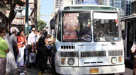 Transportistas exhortaron a las autoridades municipales a abrir los canales de diálogo para acordar un ajuste en el precio del pasaje urbano.