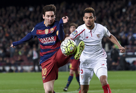 El Barcelona, de nuevo guiado por el delantero argentino Lionel Messi, autor de un doblete, amplió a 36 su racha de partidos invicto al golear por 4-0 al Eibar en el campo de Ipurúa en la jornada 28 de la Liga Española. El equipo azulgrana llevaba 35 partidos sin perder antes de visitar el estadio eibarrés y ahora ya son 36 duelos invictos. En cambio, los locales sufrieron su cuarta derrota seguida.