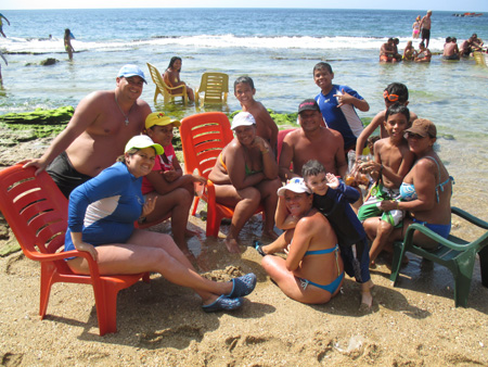 Muchas familias se trasladaron hasta Playa Caribe a disfrutar los días santosFotos Edward Sarmiento