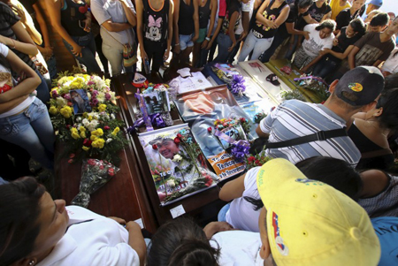 11 de los mineros fueron sepultados en Tumeremo, dos serían inhumados en Ciudad Bolívar y uno de ellos en Carúpano.
CORTESIA / LA PATILLA