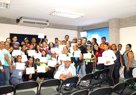 Los participantes recibieron sus certificados de aprobación y se les anunció la proximidad de nuevos cursos