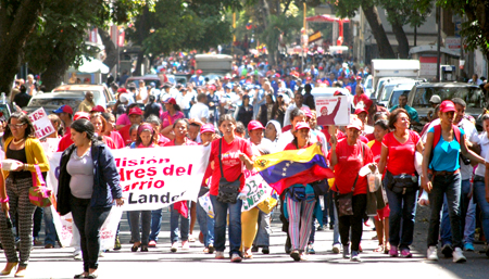 La marcha de las mujeres revolucionarias transcurrió en paz por el centro de Caracas