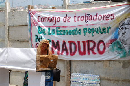 Vendedores informales exigen que el Gobierno Nacional de la cara
Fotos Giovanni Martínez