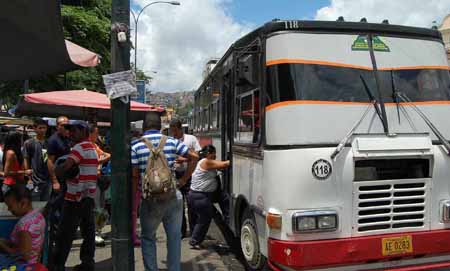 Cada conductor parece tener una tarifa distinta a la hora de cobrar el pasaje