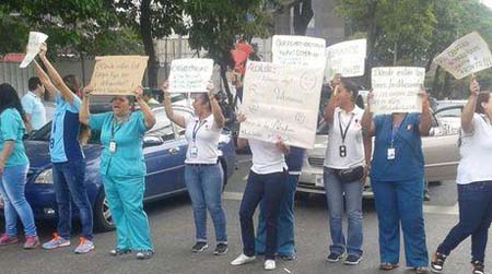 Los trabajadores de Salud Chacao se lanzaron a la calle a protestar por compromisos económicos que no les ha cumplido la alcaldía