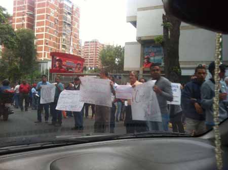 Los trabajadores de Corpoelec siguen peleando por la firma de su contrato colectivoFOTO CORTESIA /  @RicardoMarqNY