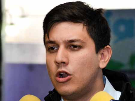 Armas dice que el Parlamento Comunal es ilegal