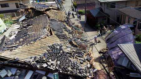 El terremoto de 7,0 grados que golpeó en la víspera el suroeste de Japón ha causado al menos nueve muertos y 1.126 heridos.