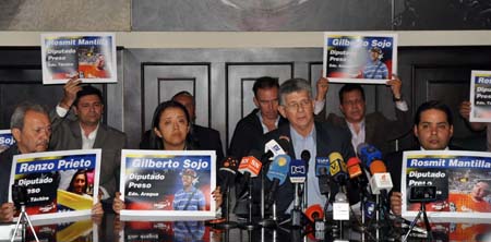 El presidente del parlamento pidió al Gobierno abstenerse de propuestas para canjear libertad de presos. "No vamos a aceptar ninguna oferta engañosa", enfatizó Henry Ramos Allup.NEWS FLASH / JC