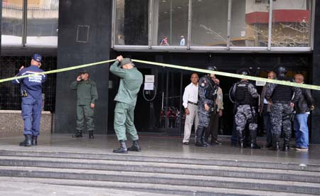 En horas de la tarde fue restablecido el paso al edificio José María Vargas, sede administrativa de la Asamblea Nacional, luego de la inspección de los organismos de seguridad por una amenaza de supuesta bomba.