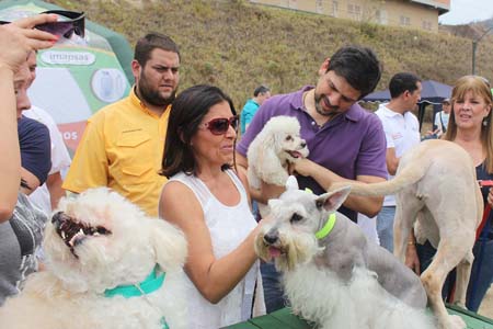 El alcalde de Sucre, Carlos Ocariz, inauguró en el lugar un parque de mascotas.