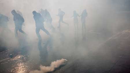 La policía reprimió la manifestación con bombas lacrimógenas