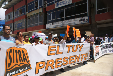 Los afiliados a Sitraenseñanza insisten en reclamar la entrega de los recursos para que se cumpla con la homologación de cargos docentes en el estado Miranda.LA VOZ