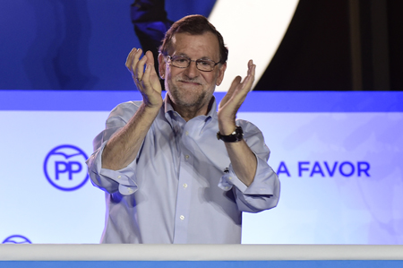 "Reclamamos el derecho a gobernar precisamente porque hemos ganado las elecciones", lanzó Rajoy desde la sede de su partido en Madrid.AFP / JOSE JORDAN