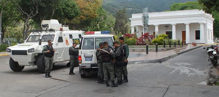 Un contingente de la Guardia Nacional Bolivariana custodia desde el fin de semana el Cementerio General del Sur