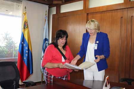 La Fiscal Luis Ortega Díaz recibió personalmente el documento entregado por la diputada Aurora Morales