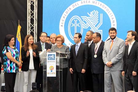 Los alcaldes Ramón Muchacho y David Smolansky acompañaron a la alcaldesa Helen Fernández en la celebración