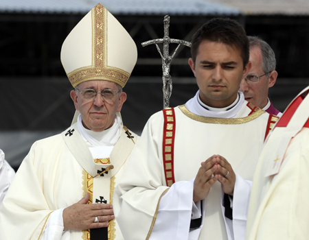 El papa Francisco oficia una misa en el cierre de la Jornada Mundial de la Juventud en Cracovia, Polonia, el 31 de julio de 2016.GREGORIO BORGIA / AP