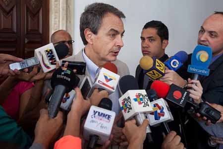 José Luis Rodríguez Zapatero encabeza la misión de diálogo auspiciada por la Unión de Naciones Suramericanas (Unasur) y convocada por el jefe de Estado venezolano.
ARCHIVO