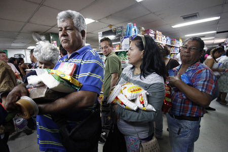 Los venezolanos de nuevo aprovecharon la apertura de la frontera para adquirir en Cúcuta rubros difíciles de encontrar en el Táchira.
SCHNEYDER MENDOZA / AFP