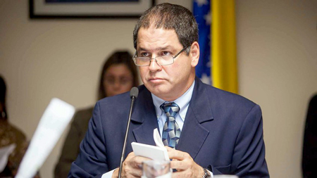 Luis Florido: "Las rectoras violan las Constitución y no dan fecha del referéndum, derecho constitucional de los venezolanos y el mecanismo expedido para resolver la grave crisis”