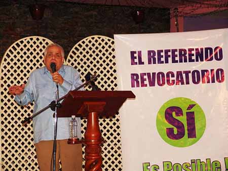 Señaló el exdiputado y presidente de Copei en Miranda, Enrique Mendoza, que “los retrasos para la realización del Referendo se dan tanto dentro de la oposición como del Gobierno”.