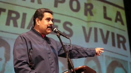 LEY / MADURO“Se quieren comer a Venezuela con golpes de Estado y guerras económicas, a Cuba se la quieren comer con cancioncitas”, aseguró este jueves el presidente Nicolás Maduro.
