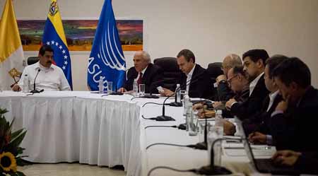 "Hay quien critica el hecho de que nuestros representantes se sienten a dialogar cuando, a ojos vista, tienen a la fuerza de su lado..."