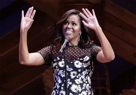 La primera dama Michelle Obama recibe el aplauso al presentar el evento Broadway Shines A Light on Girls' Education el lunes 19 de septiembre de 2016 en el Teatro Bernard B. Jacobs en Nueva York.
FRANK FRANKLIN / AP / ARCHIVO