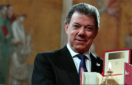 El muestreo sobre la gestión del mandatario y Premio Nobel de Paz 2016, Juan Manuel Santos, se realizó vía telefónica entre el 7 y el 19 de diciembre a 1.200 personas mayores de 18 años.AFP