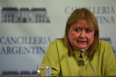 Aclaró la canciller argentina Susana Malcorra, que "el status actual de Venezuela es de cesación de participación en el bloque sin voz ni voto hasta que cumpla los compromisos".EITAN ABRAMOVICH / AFP