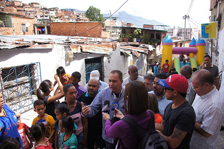 El diputado Richard Blanco compartió con los niños del barrio Moscú de Caracas