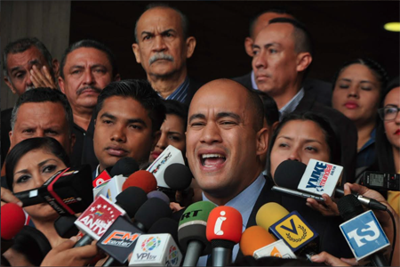 Héctor Rodriguez señaló que el Poder Legislativo se mantiene en desacato, “hasta tanto no se acaten el conjunto de sentencias emitidas por el TSJ”.NEWS FLASH / JC