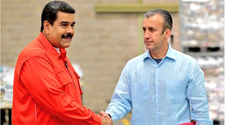 El mandatario venezolano pidió a El Aissami cuando lo designó, ocuparse de la seguridad del país y luchar contra los "terroristas de la extrema derecha".
PRENSA PRESIDENCIAL / ARCHIVO