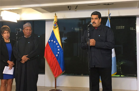 Maduro reiteró junto a Mohammed Barkindo, que ningún país productor de petróleo puede decir que ha estado al margen y no ha sufrido las consecuencias de estos años.PRENSA PRESIDENCIAL