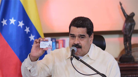 Maduro: “El Carnet de la Patria es una herramienta que servirá para unir y hacer un solo gobierno con el pueblo”.