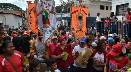 La alcaldesa Thaís Oquendo recorrió las calles de Guatire junto a los Reyes Magos