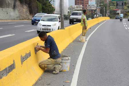 Diversas labores realizaron trabajadores ayer en las vías de la Gran Caracas