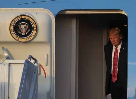 "¿Endurecerá Trump su mano hacia el castrismo? ¿Afectará esto a nuestra patria? ¿Entrará en una abierta guerra comercial con los chinos..?"AFP / Joe Raedle
