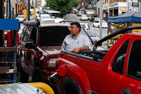 La situación irregular en la distribución de gasolina se mantuvo este juevesFoto Vanessa Tarantino/elpitazo.com