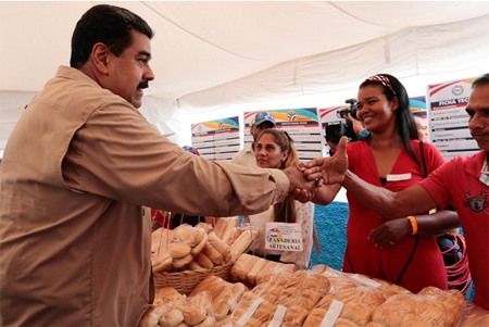 El presidente Nicolás Maduro, calificó este domingo de “milagro” a los Clap, que ahora tendrán panaderías.
PRENSA PRESIDENCIAL